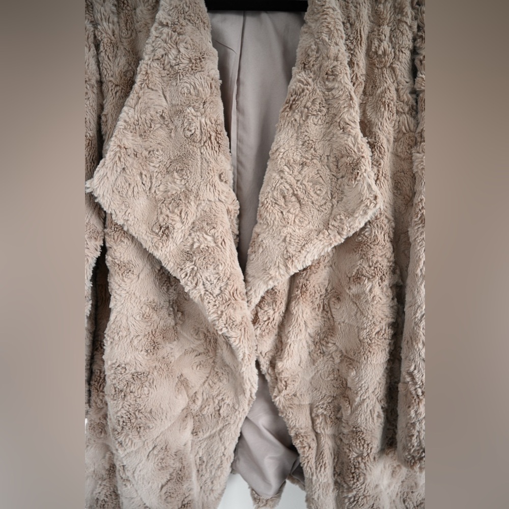 BB Dakota Faux Fur Coat - Picture 6 of 7